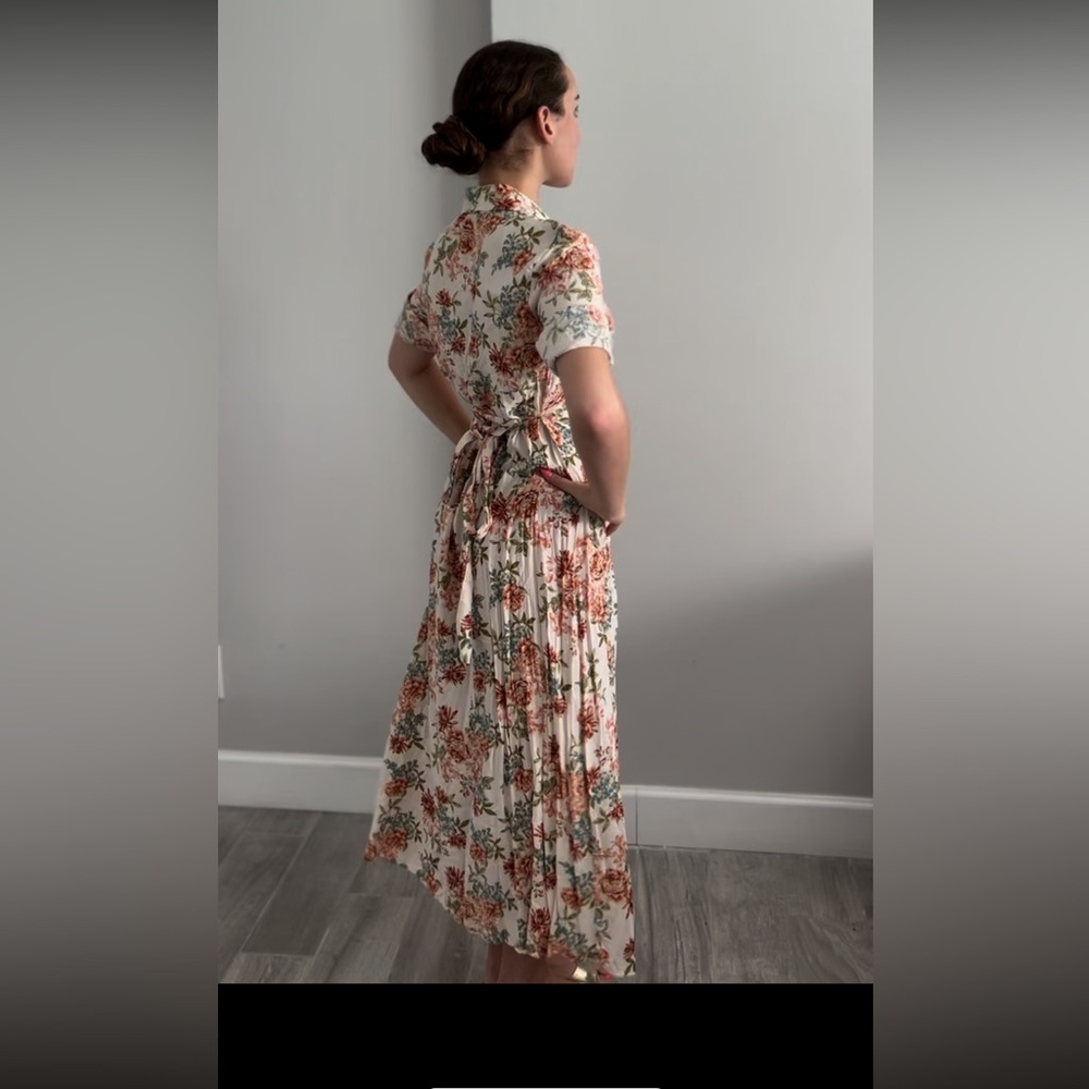 Dress - Picture 2 of 4